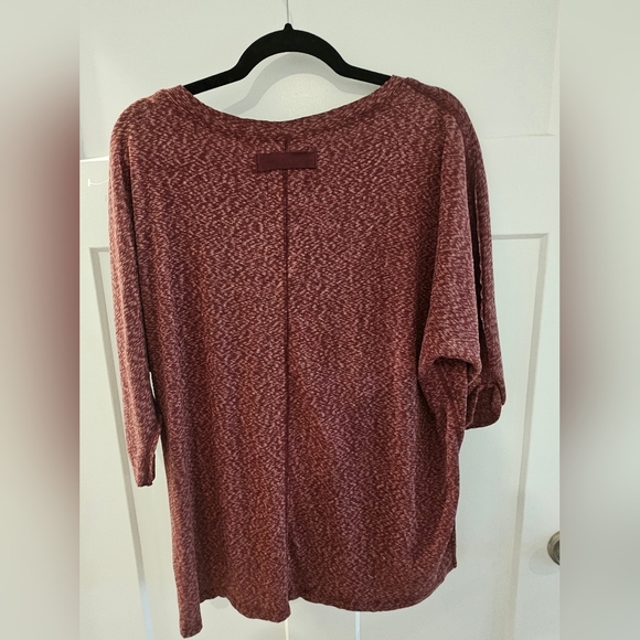 NWOT! All In Love Maroon 3 Snap Neck 3/4 Sleeve Vented Top- Medium - Picture 7 of 12